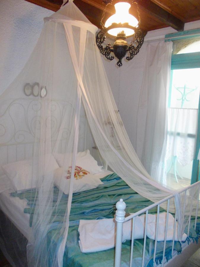 Nyfes Traditional Boutique Frosyni Skyros Esterno foto